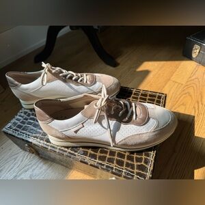 Mephisto Women's white and tan sneakers NWOT